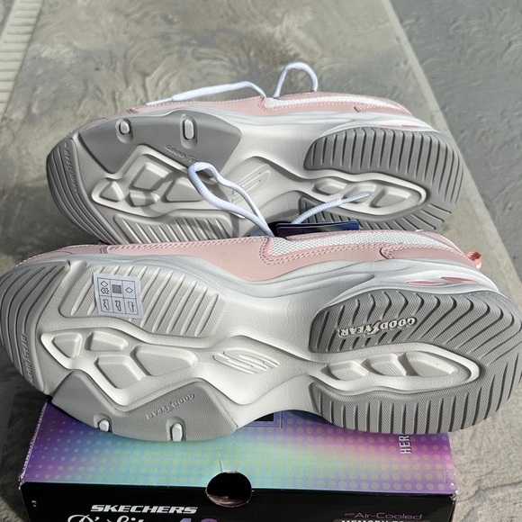 New Skechers D’ Lites 4.0 Goodyear Women’s Memory Foam Sneakers Sz 11 - Picture 7 of 11